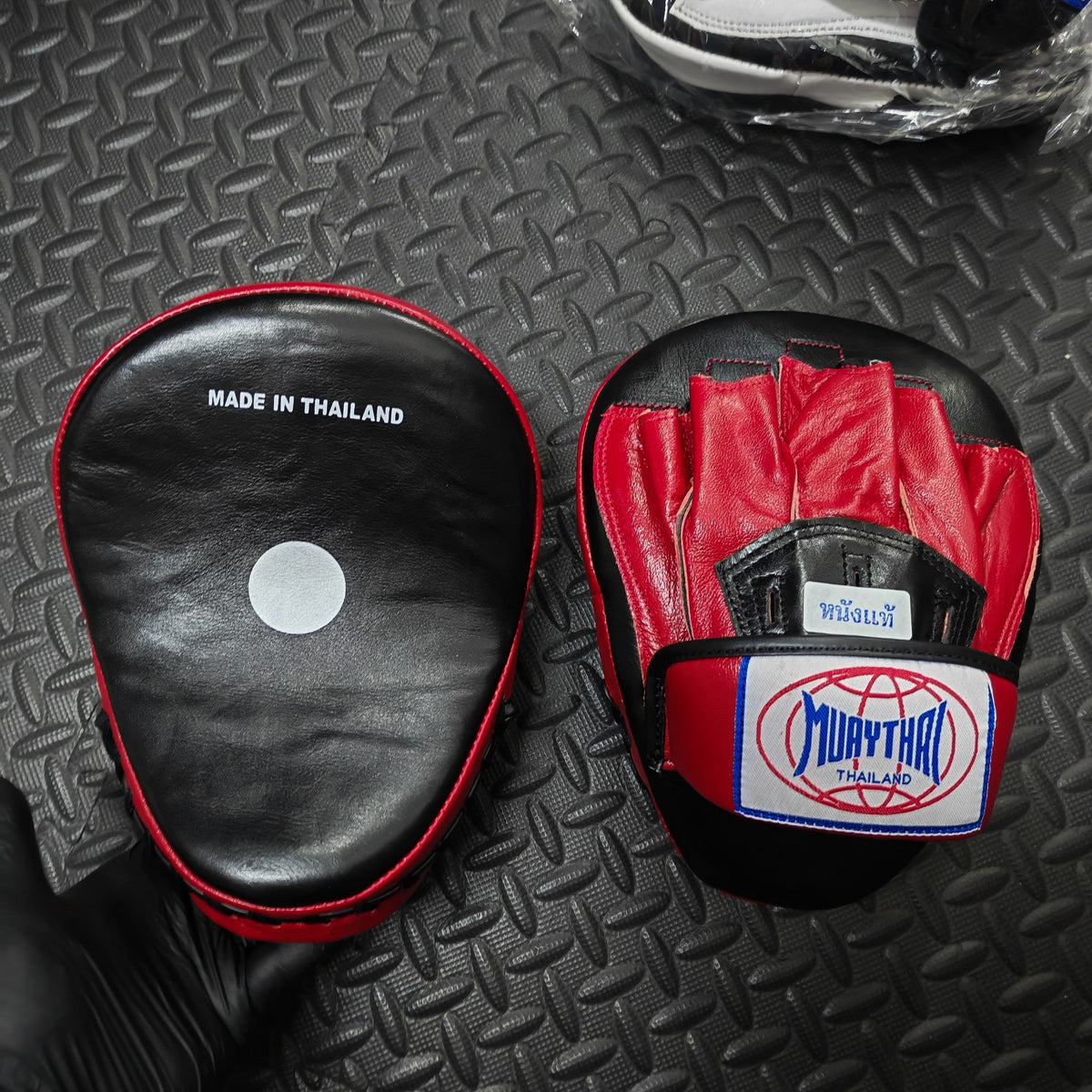 MUAYTHAI Leather Curve Punching Mitts